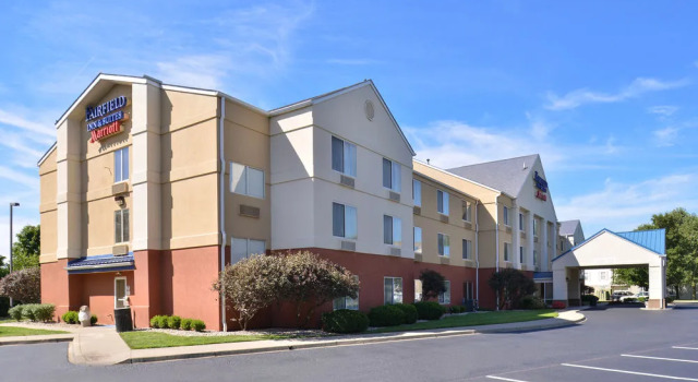 Fairfield Inn & Suites Louisville North, Забронировать Отель Отели Луисвилл с парковкой, рядом с Muhammad Ali Center, Парковка