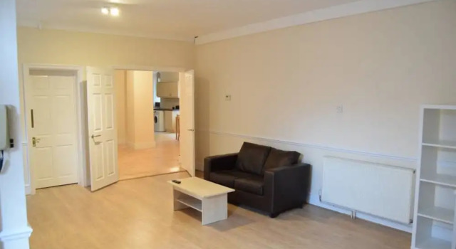 3 Bedroom Bayswater Flat