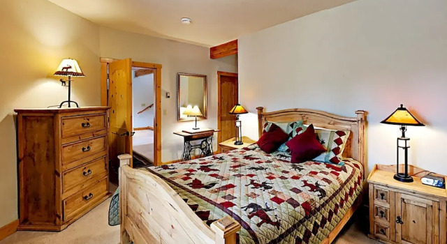 4br Log  W/ Hot Tub, Sauna & Chef's Kitchen 4 Bedroom Home, Book Feriehus Villaer i Dillon, Villa