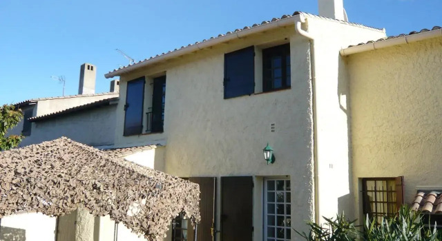 Holiday Home Les Rosiers Grimpants, Rezerwuj Hotel Hotele w Camargue z parkingiem, Parking