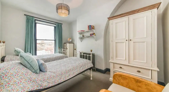 3 Bedroom Apartment with 2 Roof Terraces Sleeps 6 in Fulham
