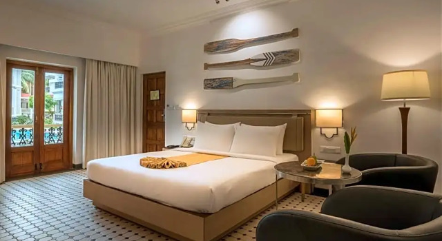 Номер Executive с видом на бассейн Radisson Goa Candolim