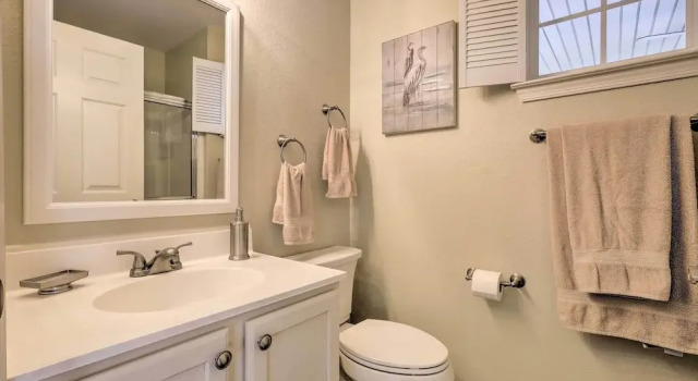 Коттедж 3 Mi to Bethany Beach: Gem w/ Deck & Pool Access