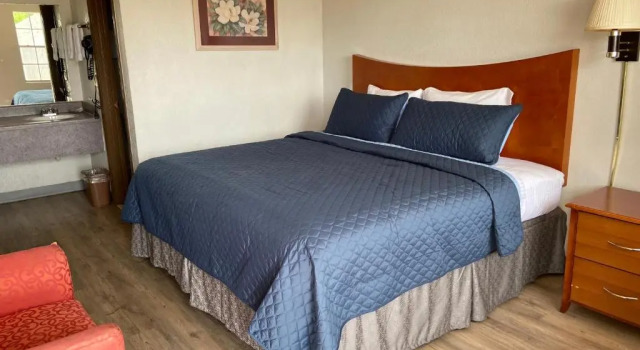 Номер Standard Colonial Inn