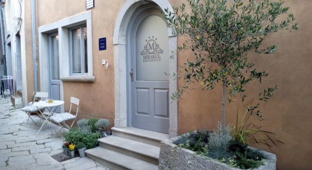Mirakul Residence