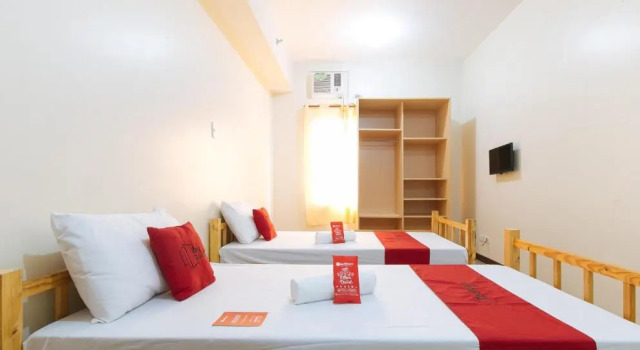 RedDoorz Premium @ Paseo Verde Las Pinas
