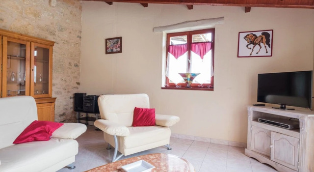 Luxurious Holiday Home with Swimming Pool in Meyrals