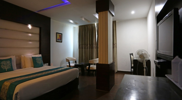 Capital O 7331 Hotel Downtown, Забронировать Отель Отели Нью-Дели с завтраком, Завтраки