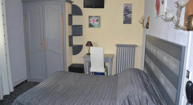 Номер Standard Hôtel Le Dauphin Bleu