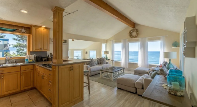 Pelican's Perch, Book Hotel Neskowin Oregon Coast