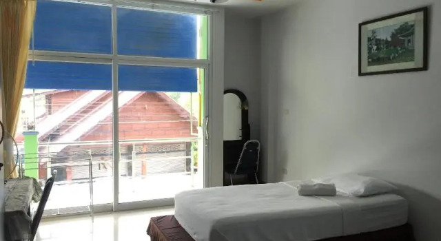 Srithongkul Village Hostel Room