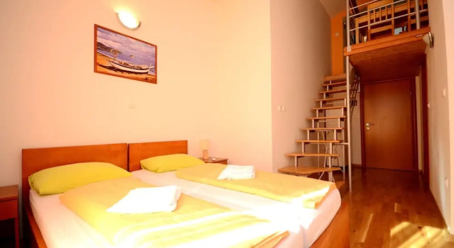 A6 - apt With 2 Balconies, 5 min Walking to Beach, Забронировать Апартаменты/квартира Отели Подстраны с парковкой, рядом с Частный Пляж «Апартментс Лавица Бич Думичич», Парковка