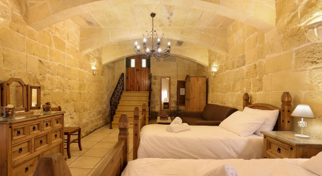 Superb Maltese Farmhouse with Private Pool, Book Hotel Hoteller i Xewkija med pool, Swimmingpool