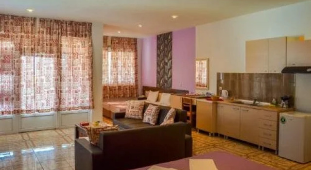 Ellas Hotel, Rezerwuj Hotel Chrisi Akti Tracja