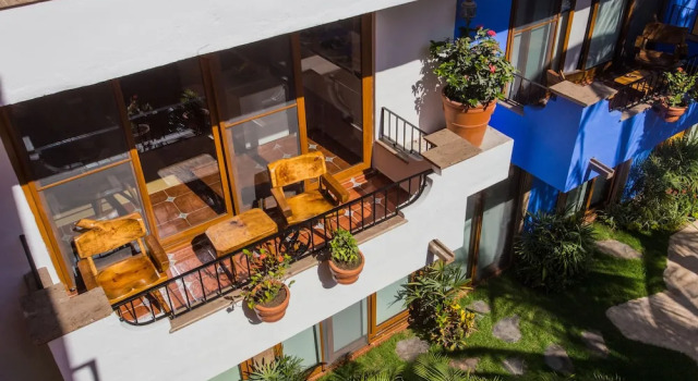 Полулюкс с балконом и с видом на бассейн Casa Lotería Sayulita