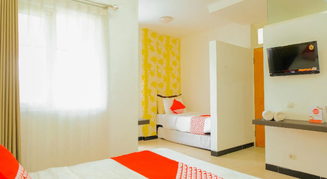Suite OYO 354 32 Guest House