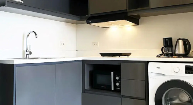 Номер Deluxe с балконом The Residences at BCCT by Stays PH Cozy retreat with hotel-style comforts and convenience, best location in BGC