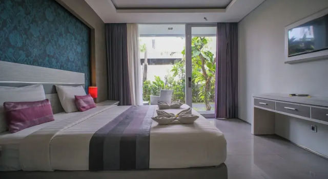 Номер Deluxe с балконом и с видом на сад Kamini Legian Hotel