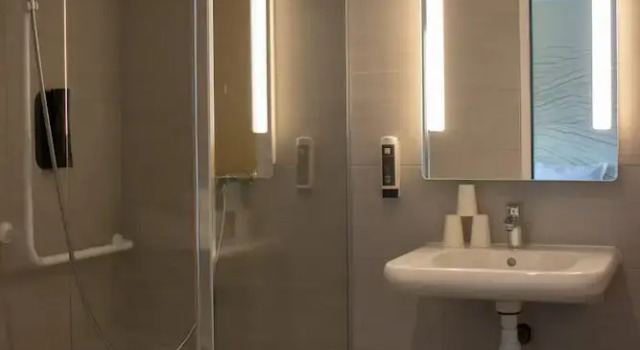 Трёхместный номер Standard B&B HOTEL Le Puy-en-Velay