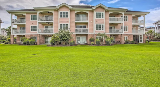 Tasteful Myrtle Beach Condo With Patio & Pool!, Забронировать Апартаменты/квартира Отели Миртл-Бич с парковкой, рядом с PineHills Palmetto at Myrtlewood Golf Club, Парковка