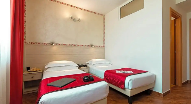 Номер Standard с балконом Simon Hotel