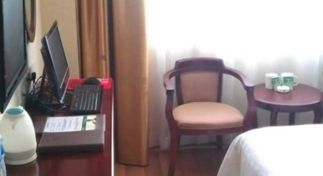 GreenTree Shandong LinYi Yinque Mountain Road Express Hotel, Varaa Hotelli Linyi Shandong
