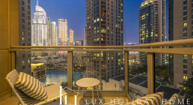 Апартаменты LUX  The Stunning Fountain View Suite