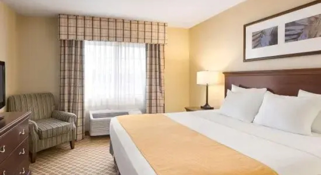 Люкс Country Inn & Suites by Radisson, Owatonna, MN