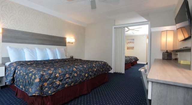 Номер Standard с 2 комнатами с балконом и с частичным видом Adventurer Oceanfront Inn