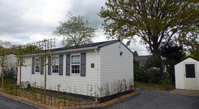 Tiny house Appelvinkje, huisje met bedstee in bosrijke omgeving