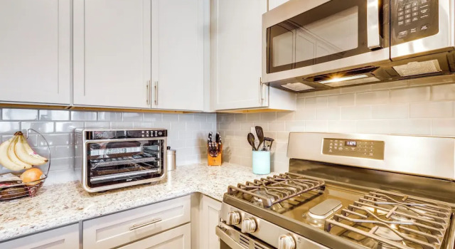 Апартаменты Bright Lewes Condo w/ Balcony, 7 Mi to Beach!