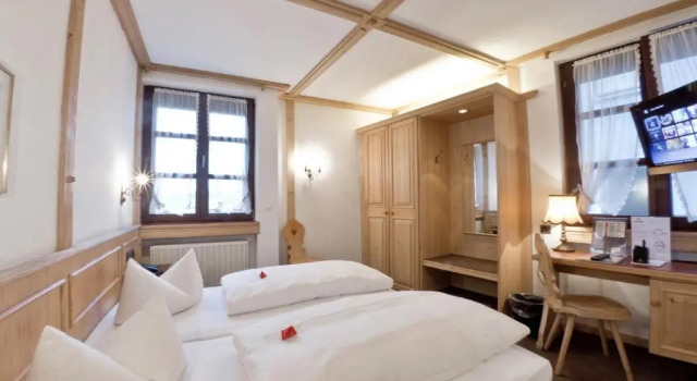 Hotel Grüner Baum, Забронировать Отель Отели Вюрцбурга 3 звезды, рядом с Музей при соборе, 3*