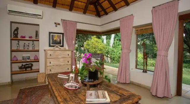 Люкс с балконом Khaya Ndlovu Safari Manor