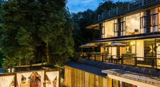 Qingcheng Mountain Qizhiquexipan Hot Spring Homestay, Boek Hotel Hotels in Chengdu met parkeren, Parkeren