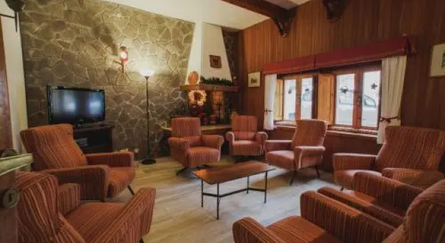 Hotel Tirolo, Забронировать Отель Сестола Чмоне, рядом с Кресельный подъёмник Сестола-Пьян дель Фалько (нижняя станция)