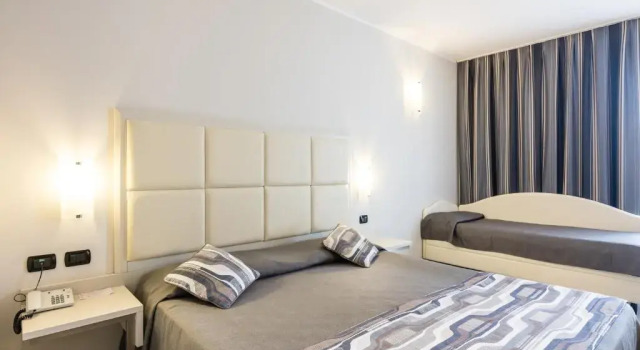 Трёхместный номер Standard с балконом Parc Hotel