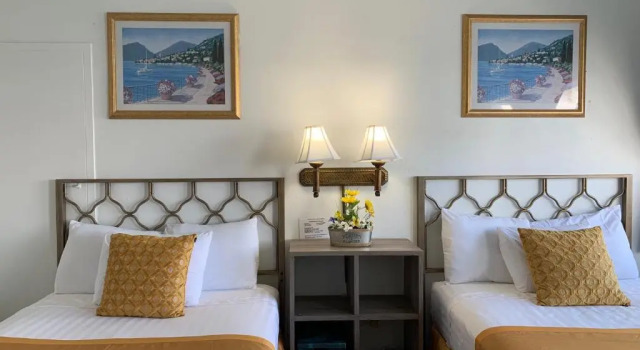 Двухместный номер Standard с видом на бассейн International Inn Underbay