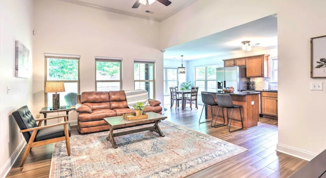 Коттедж Family-friendly Calera Getaway w/ Game Room!