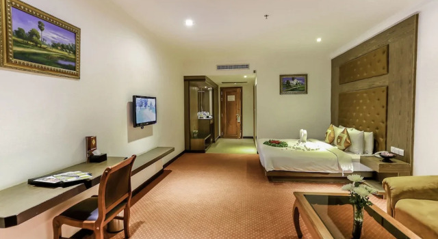 Двухместный номер Deluxe с балконом Angkor Howard Hotel