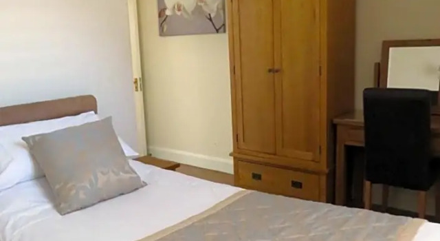 Marple Cottage Guest House, Забронировать Гостевой дом Отели Большого Лондона с парковкой, Парковка