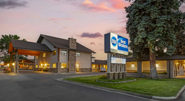 Best Western Sunset Inn, Забронировать Отель Отели Коуди с бассейном, Бассейн