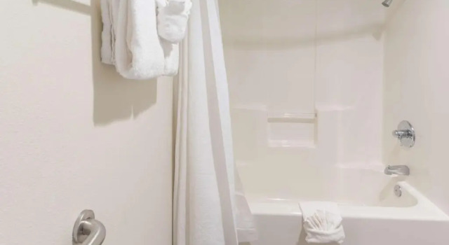 Четырёхместный номер Standard Travelodge by Wyndham Depoe Bay