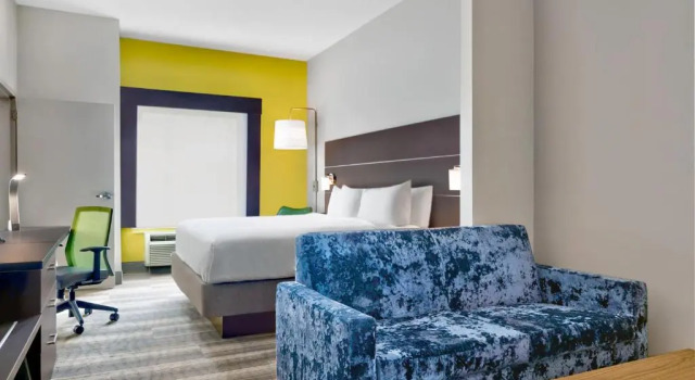 Люкс Holiday Inn Express Hotel & Suites Kansas City - Grandview by IHG