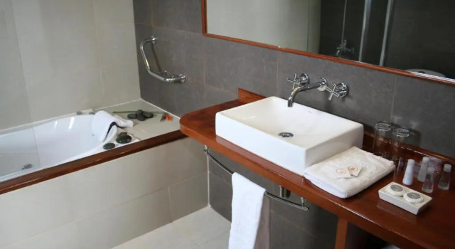 Трёхместный номер Superior Puerto Chico Hotel
