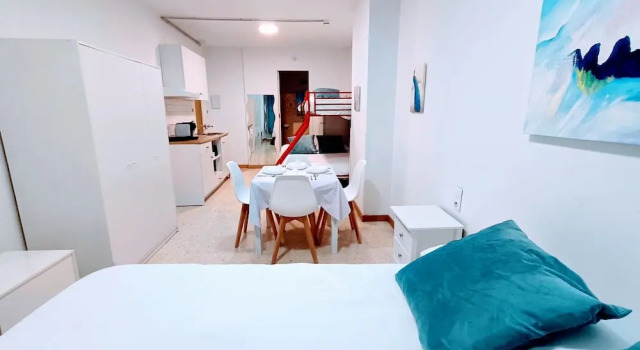 Hostal Estudios, Забронировать Отель Бадалона Costa de Barcelona, рядом с Муниципальный дворец спорта Бадалоны