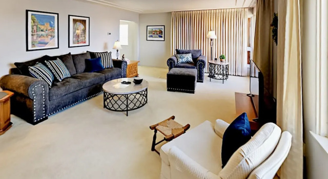 Home with Mission Valley Views by RedAwning, Забронировать Отель Мишен-Вели Сан-Диего, рядом с Scripps Coastal Medical Center