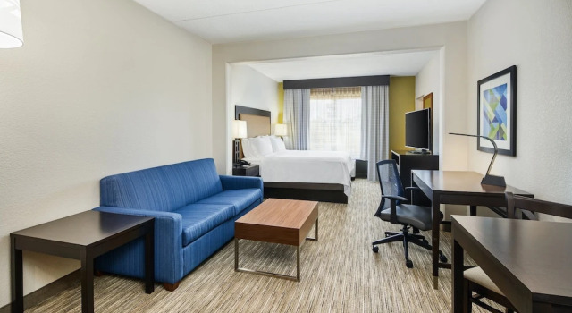Двухместный люкс Holiday Inn Express & Suites Jacksonville South East - Medical Center Area by IHG