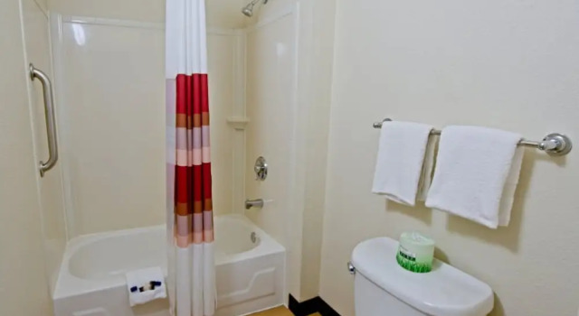 Четырёхместный номер Deluxe Red Roof Inn Charleston - Kanawha City, WV