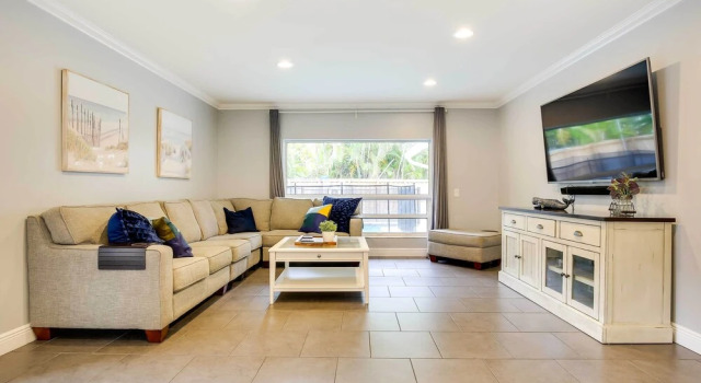 Pet-friendly Paradise w/ Pool ~ 6 Mi to Beach!, Rezerwuj Hotel Boca Raton Palm Beach County