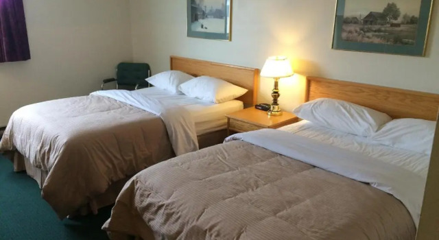 Standard Quadruple room Colonial Inn